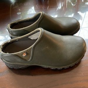 Women’s bogs green size 7
